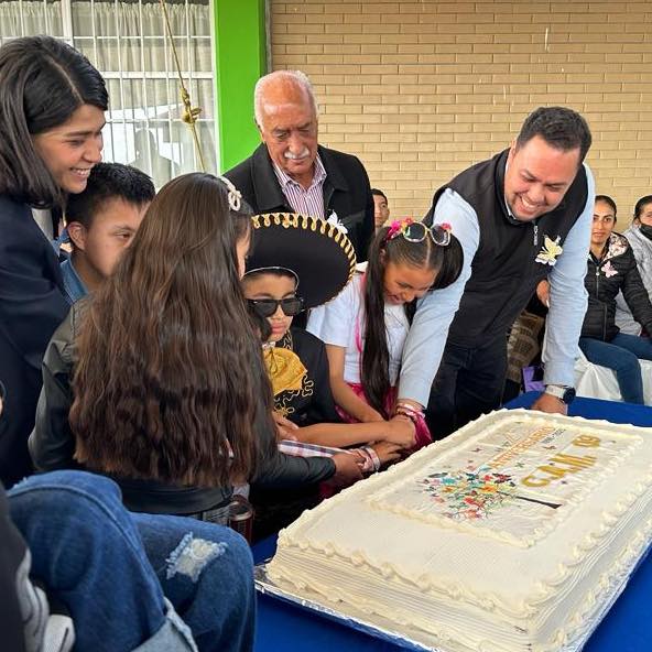 Arropan tlaxquenses a Luis Vargas en el Distrito I federal