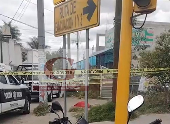 Septuagenario muere en la vía pública en Tepetitla