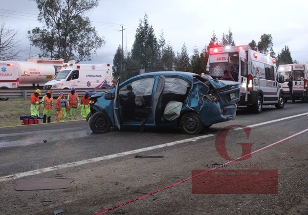 Cuatro lesionados tras volcadura en Libramiento Apizaco