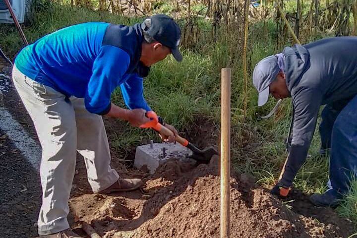 Inicia Ayuntamiento de Huamantla colocación de luminarias en camino a Chapultepec