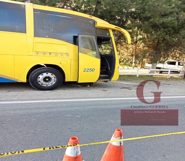 Triste navidad: Fallece joven motociclista al ser atropellado por autobús, en Huamantla