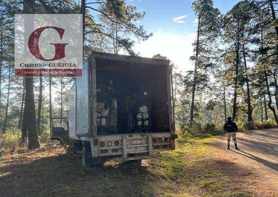 Aseguran camión con más de ocho mil litros de 'huachicol' en Nanacamilpa