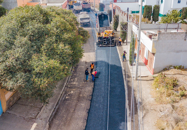 Ayuntamiento de Huamantla realiza trabajos de rehabilitación de la carpeta asfáltica en la calle Abasolo