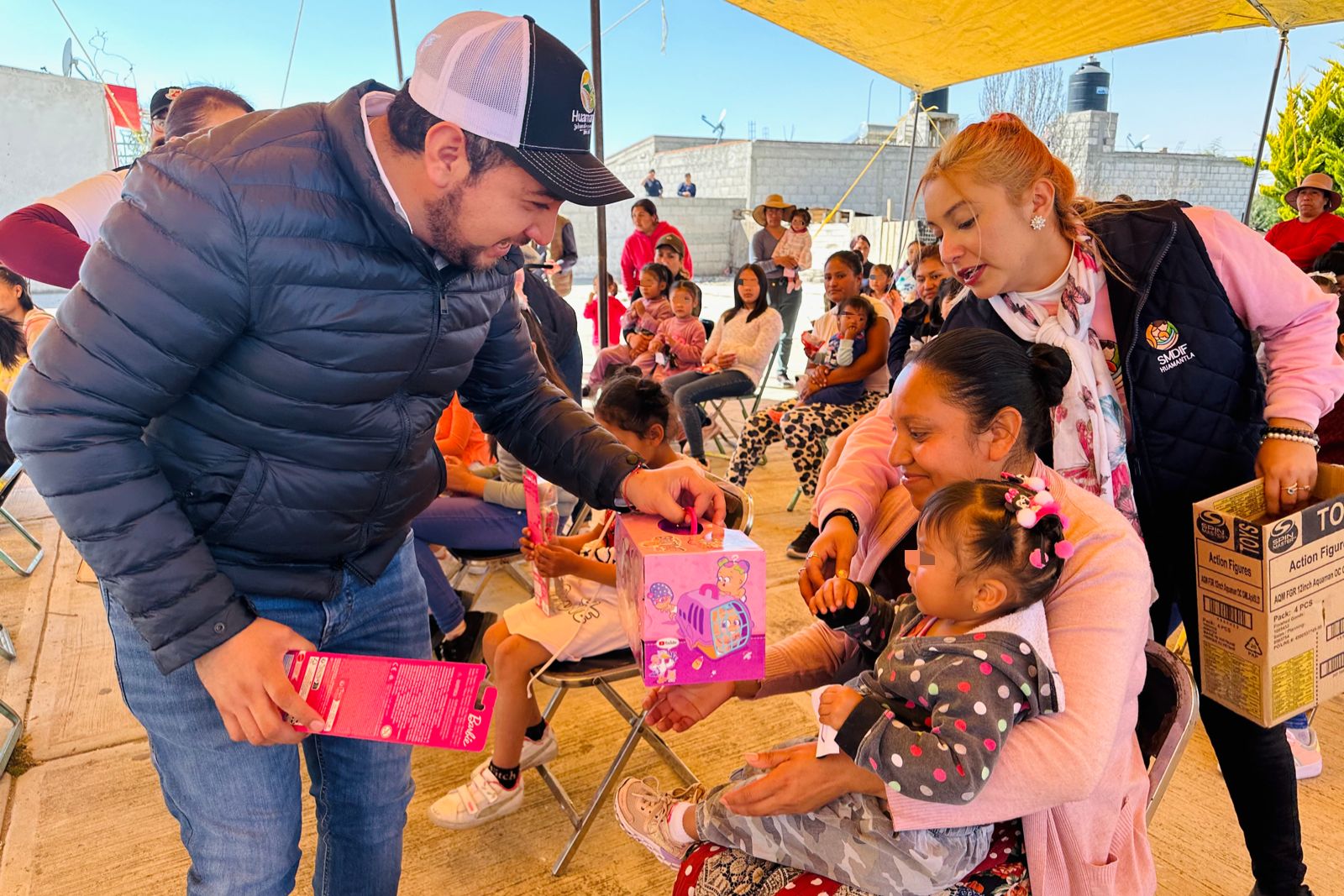Por tercer día consecutivo gobierno de Huamantla reparte alegría con la ruta de los reyes magos
