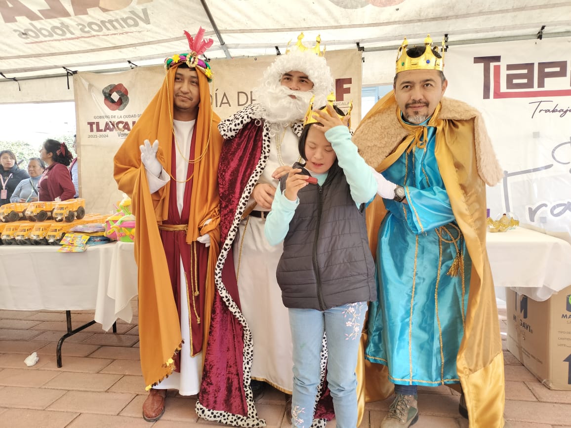 Recorre Tlaxcala Capital por tercer día la 'Caravana de Día de Reyes'