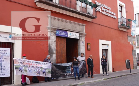 Manifestación frente la CDH de Puebla para pedir justicia para la activista Ana María López