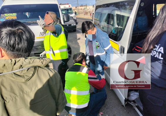 Choque de camionetas de transporte público deja varios lesionados en Apizaco