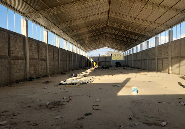 FGR efectúa en Cuaxomulco cateo y asegura inmueble donde albergaban a 726 migrantes