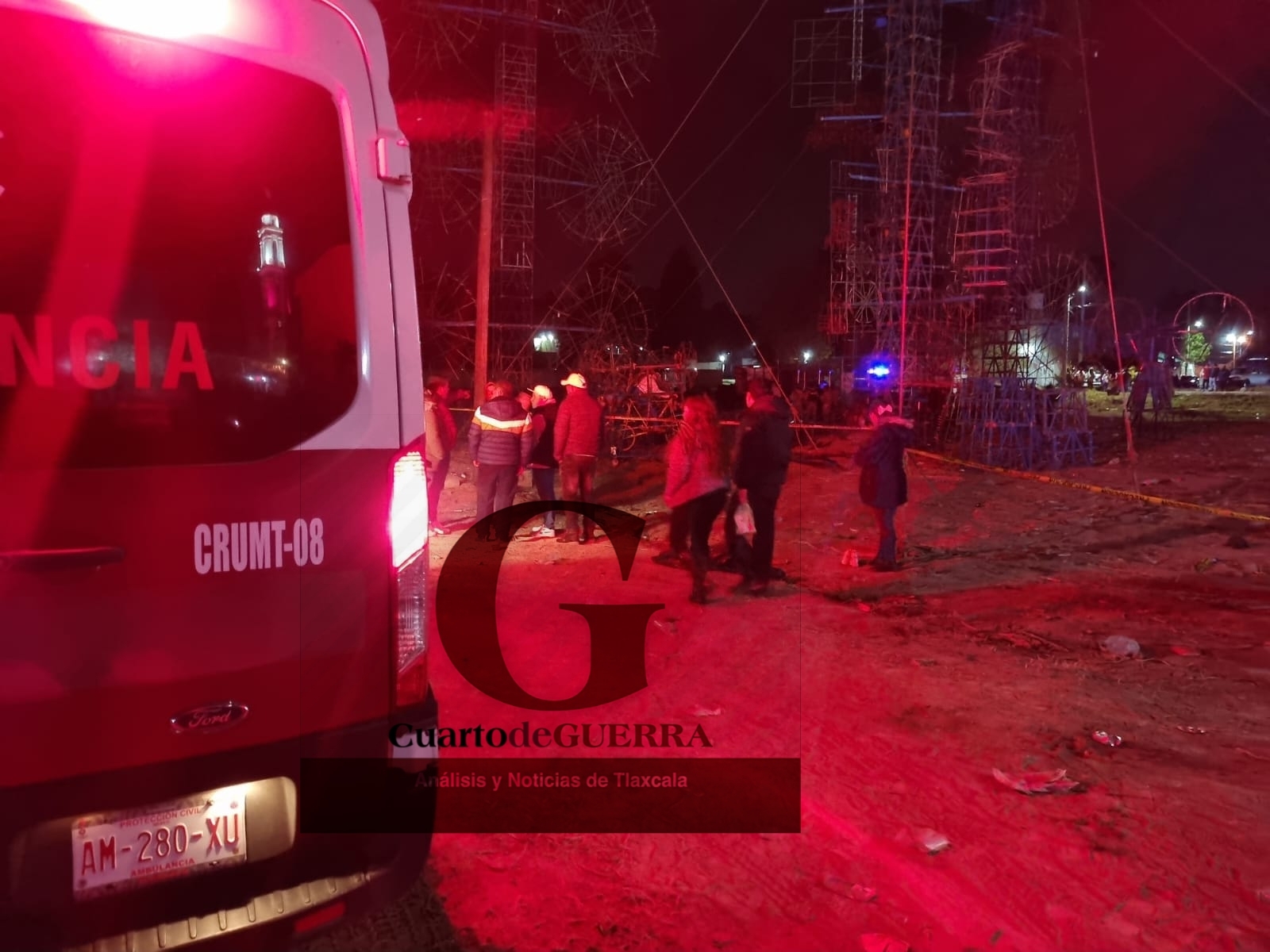 Al menos siete personas lesionadas por caída de torre pirotécnica, en Xiloxochitla, Nativitas