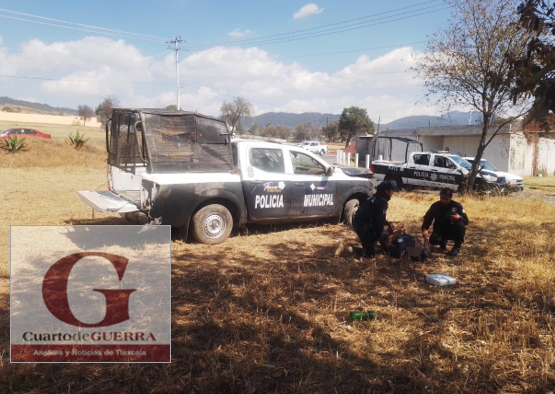 Vuelca patrulla de Tlaxco; se lesionan oficiales y un perro policía