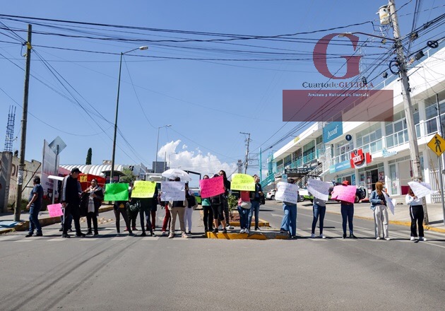 En Puebla, vecinos de colonia Santa Cruz Buenavista exigen obras de pavimentación