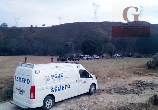 Hallan cadáver de un hombre con posibles huellas de violencia en un barranco, en Calpulalpan