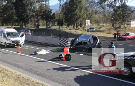 Exceso de velocidad e ingesta de alcohol cobra la vida de un hombre, en Xaloztoc; dos más resultan heridos