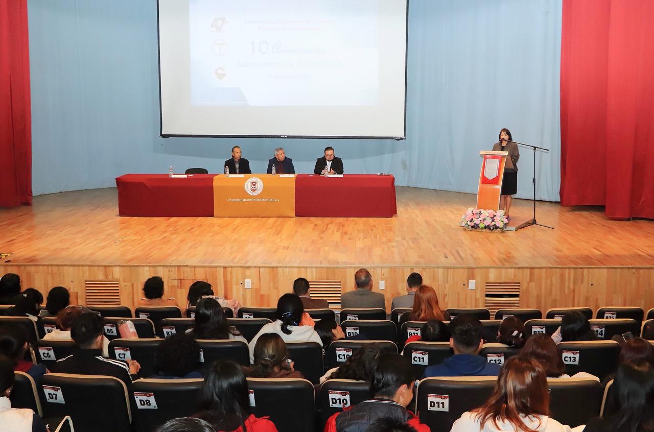 Celebró UATx décimo aniversario de Naturopatía