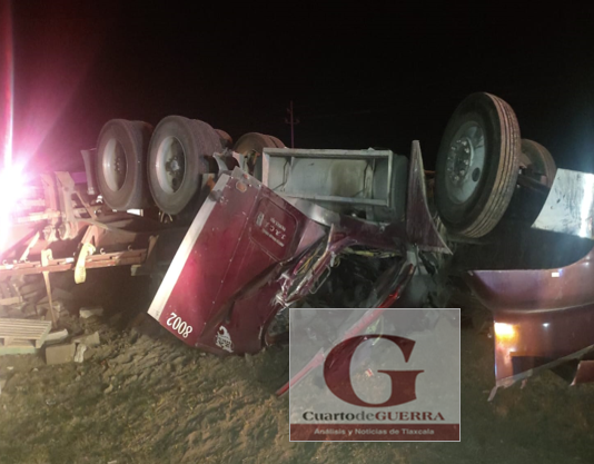 Prensado muere trailero tras accidente,  en Huamantla