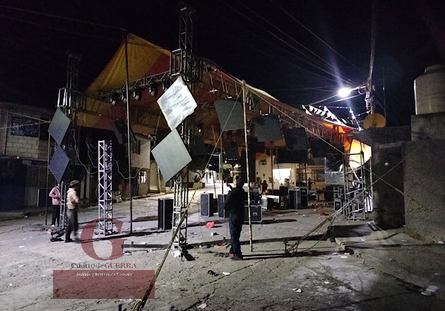 En riña matan a un joven a balazos y a otro más lo hieren después de baile sonidero, en Tequexquitla