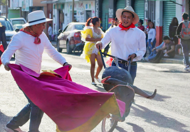 Participa Huamantla en el desfile de Carnaval de Totolac