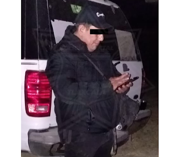 Detiene SSC a un hombre por portar una réplica de arma y recupera mercancía, en San Pablo del Monte