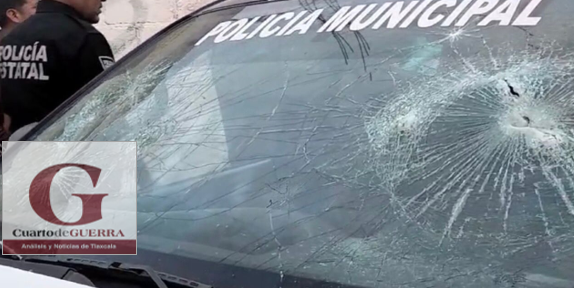 Dañan vecinos patrulla de Tenancingo involucrada en un atropellamiento en San Pablo del Monte