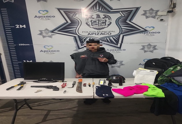 Policía Municipal de Apizaco detiene a cinco sujetos por allanamiento de morada y presunta participación en un robo.
