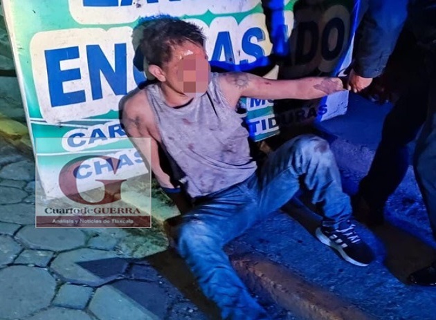 Le dan golpiza a poblano por querer robar un autoestéreo  en San Pablo del Monte