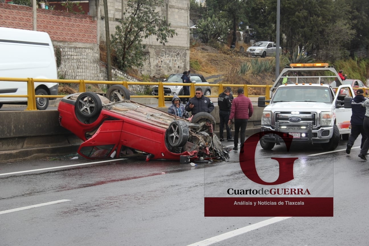 Un lesionado de gravedad tras volcadura en la Apizaco-Tlaxcala