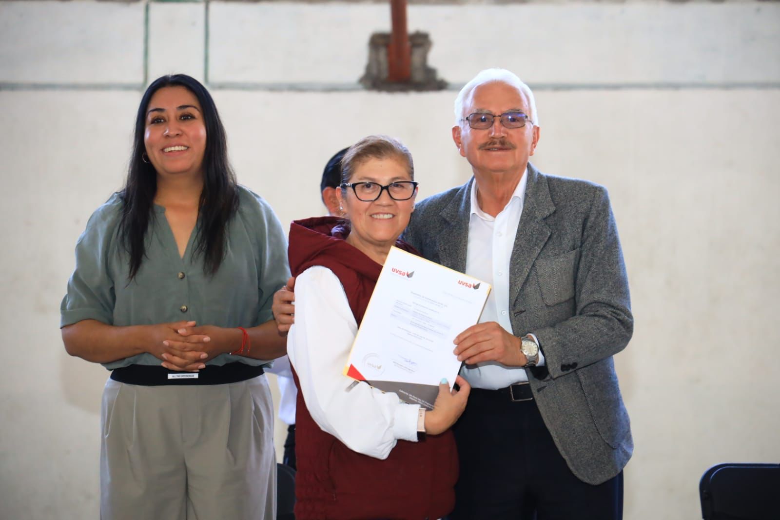 El Comité Estatal de Fomento y Protección Pecuaria entrega certificados por las buenas prácticas pecuarias en Chiautempan