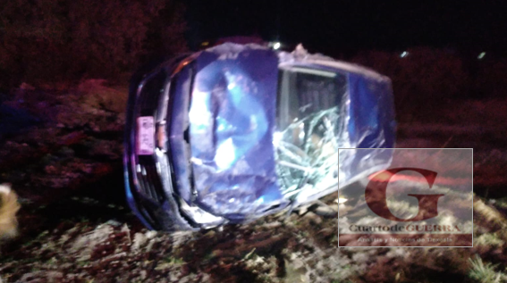 Sufre accidente un hombre al caer en su vehículo a un barranco, en Santa Cruz Tlaxcala