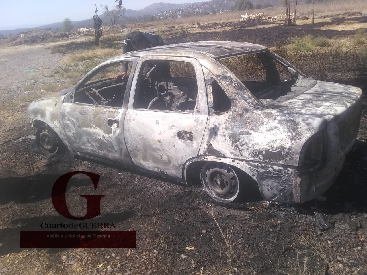 Consume incendio de pastizal un vehículo en Nopalucan