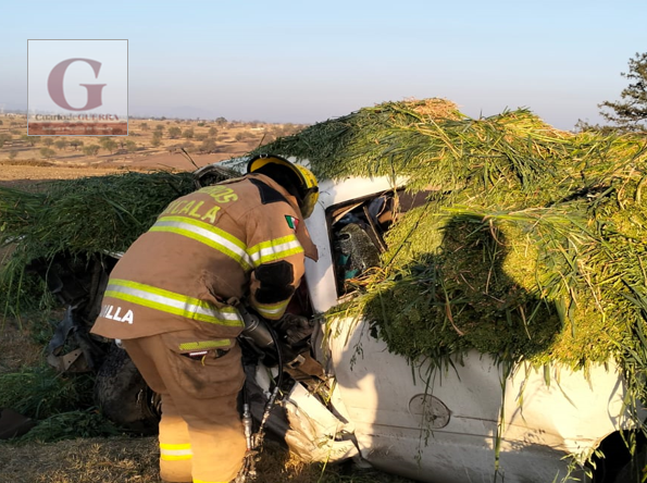 Tres lesionados tras aparatoso accidente en Calpulalpan