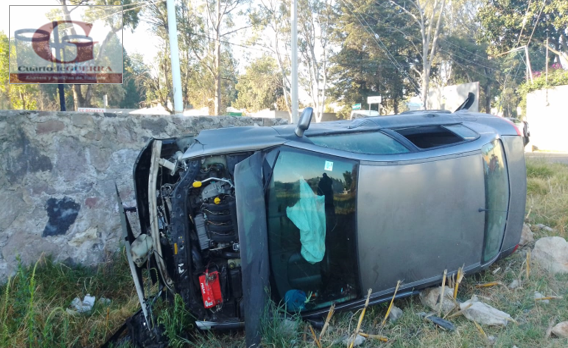 Dos menores de edad y dos adultos resultan heridos tras accidente en Texoloc