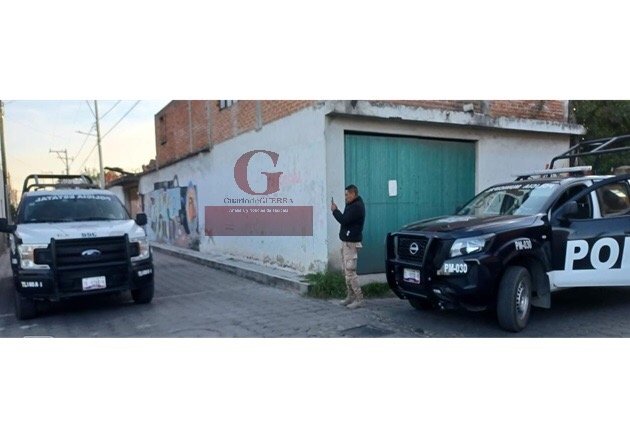 En Xicohtzinco, por presunto intento de asalto, balean a un médico a bordo de su automóvil