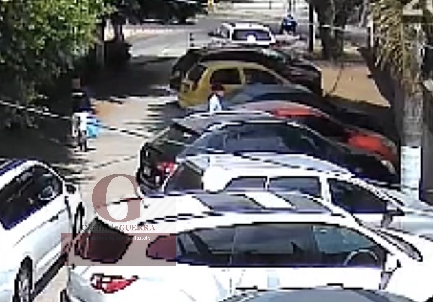 Frente a la Telesecundaria de Acuitlapilco, Tlaxcala, roban a maestra su vehículo