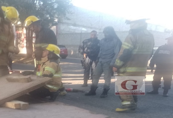 Hombre queda a dormirse dentro de desagüe pluvial y queda atrapado