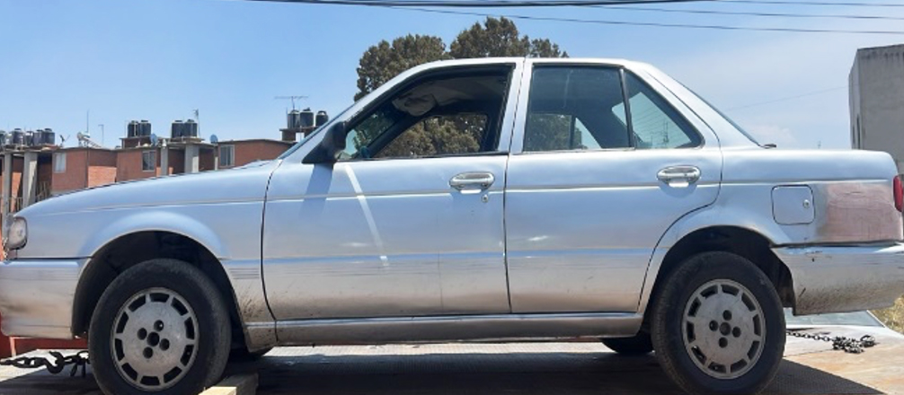 A disposición de PGJE vehículo con  reporte de robo en el motor