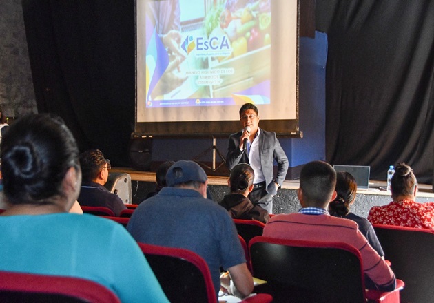 Gobierno municipal de Huamantla y empresa EsCa imparten curso del Distintivo H a prestadores de servicios