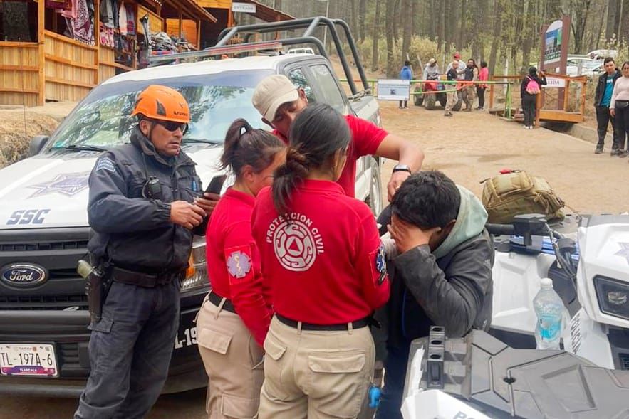 Brinda Protección Civil de Huamantla auxilio a tres personas que sufrieron caída en la Malinche