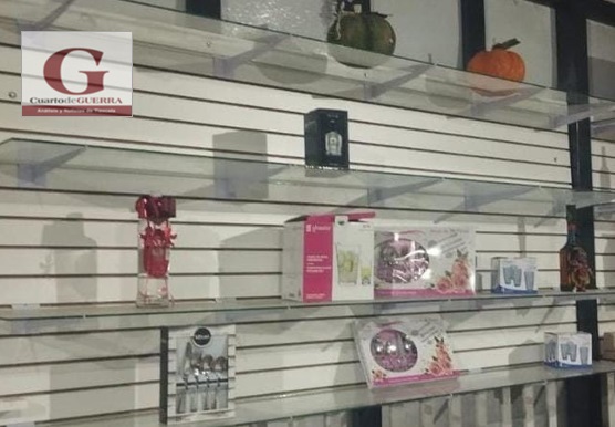 Con lujo de violencia atracan negocio en Ayometla; se llevan 50 mil pesos y una camioneta