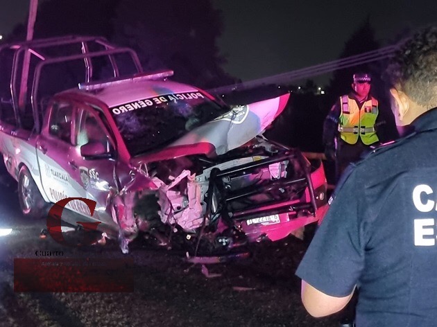 Por gravilla suelta, choca patrulla de la Policía de Género de la SSC, en ‘El Molinito’; hubo tres oficiales heridos