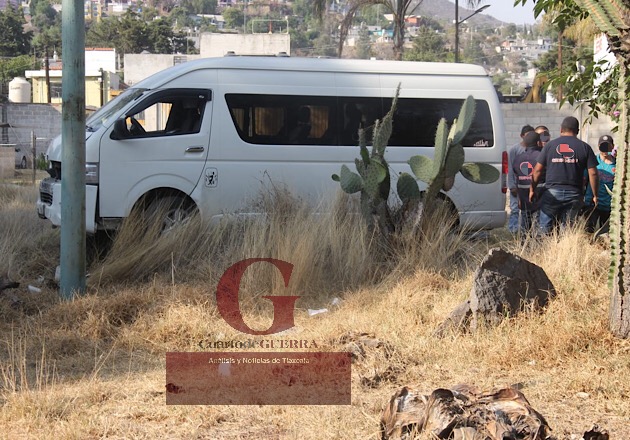 Unidad de transporte de personal se sale de la carretera y provoca susto, en el Trébol