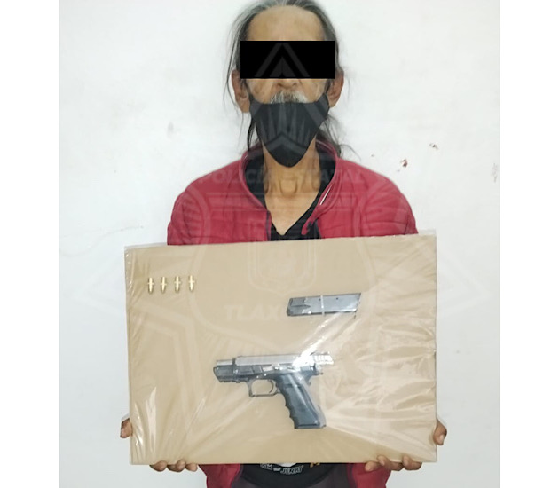 Aseguran SSC y Marina a pareja por portación ilegal de arma de fuego