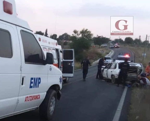 Accidente automovilístico en carretera Atltzayanca deja menores de edad lesionados