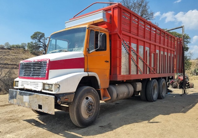 Asegura PGJE en Calpulalpan camión abandonado y autopartes de tractocamión que contaban con predenuncia