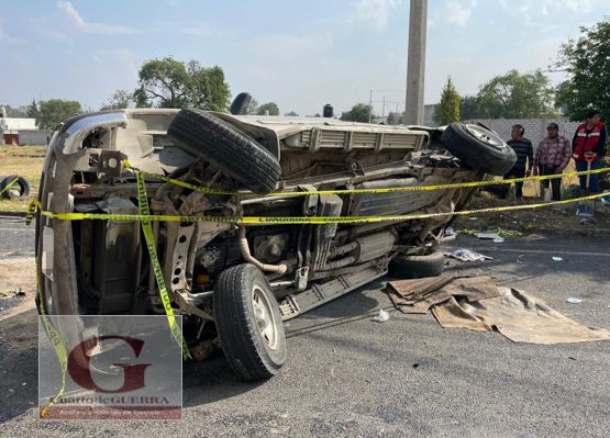 ¡De milagro! Se salvan nueve trabajadores de la construcción tras caer del puente de Xaloztoc