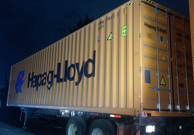 Asegura PGJE sobre la México -Veracruz dos contenedores con reporte de robo