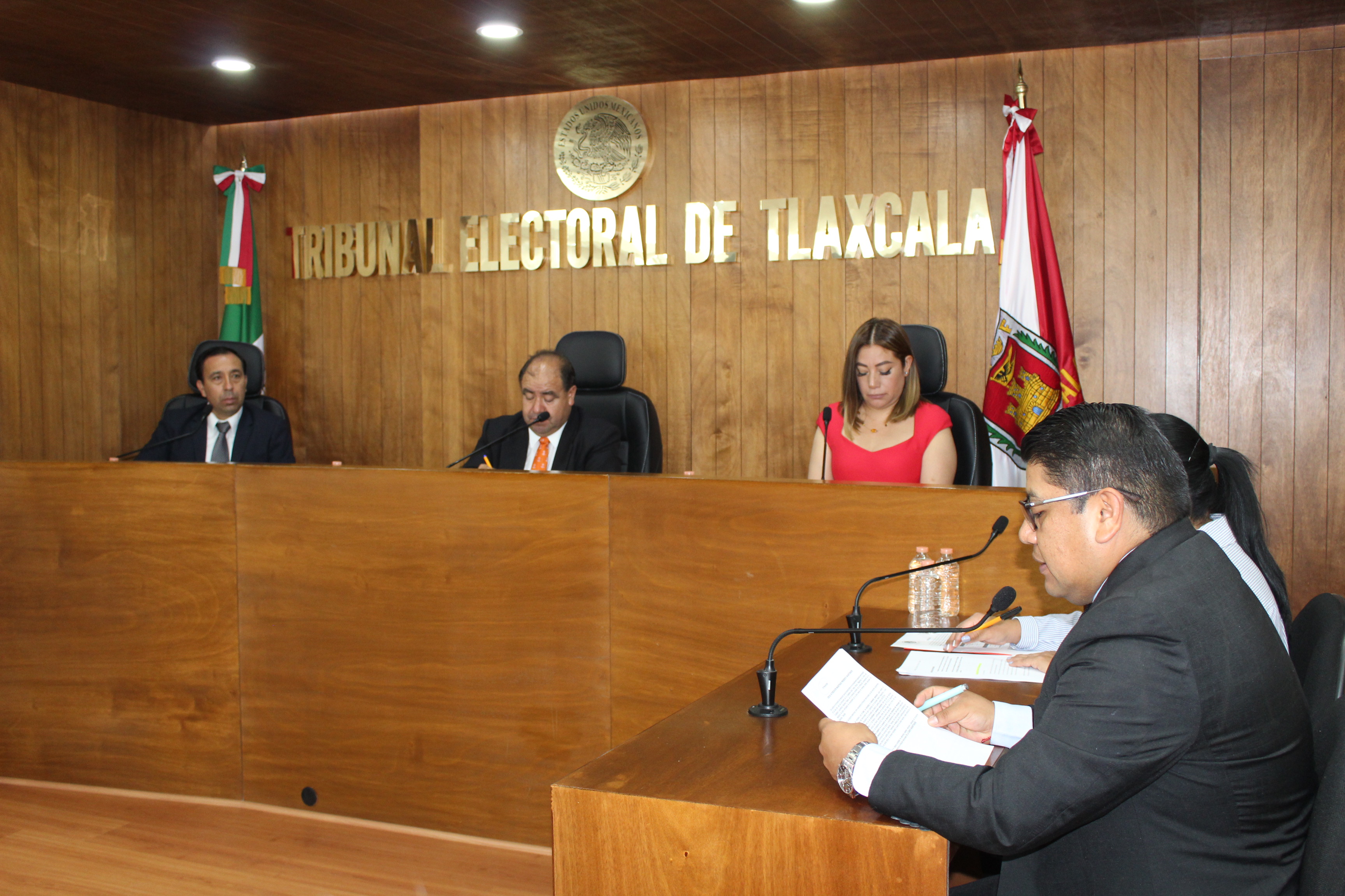 Resuelve TET cinco expedientes en sesión ordinaria