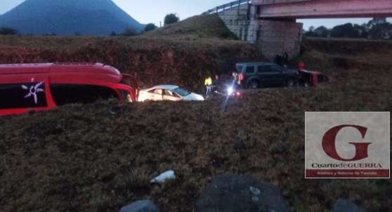 Una persona sin vida y varios lesionados deja choque sobre la Perote - Amozoc, en Zitlaltepec
