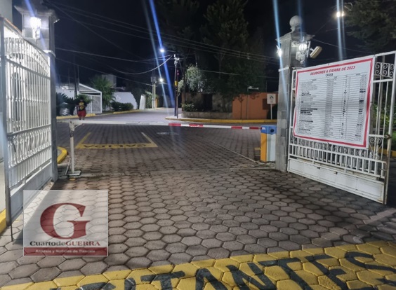 En fraccionamiento en Panotla, sujetos armados someten a familia y cometen robo