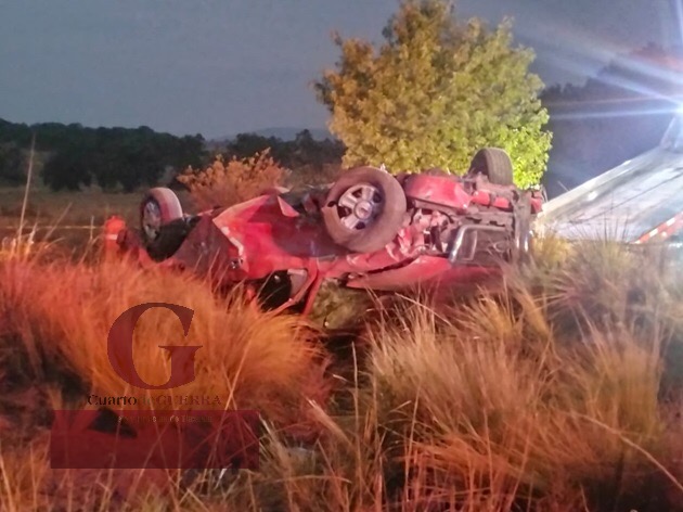 Muere un joven comerciante en accidente automovilístico, en Tlaxco; dos hombres más resultaron heridos