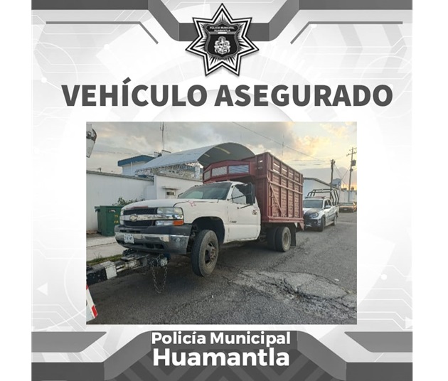 Asegura Policía de Huamantla camioneta cargada con paquetes de abarrotes